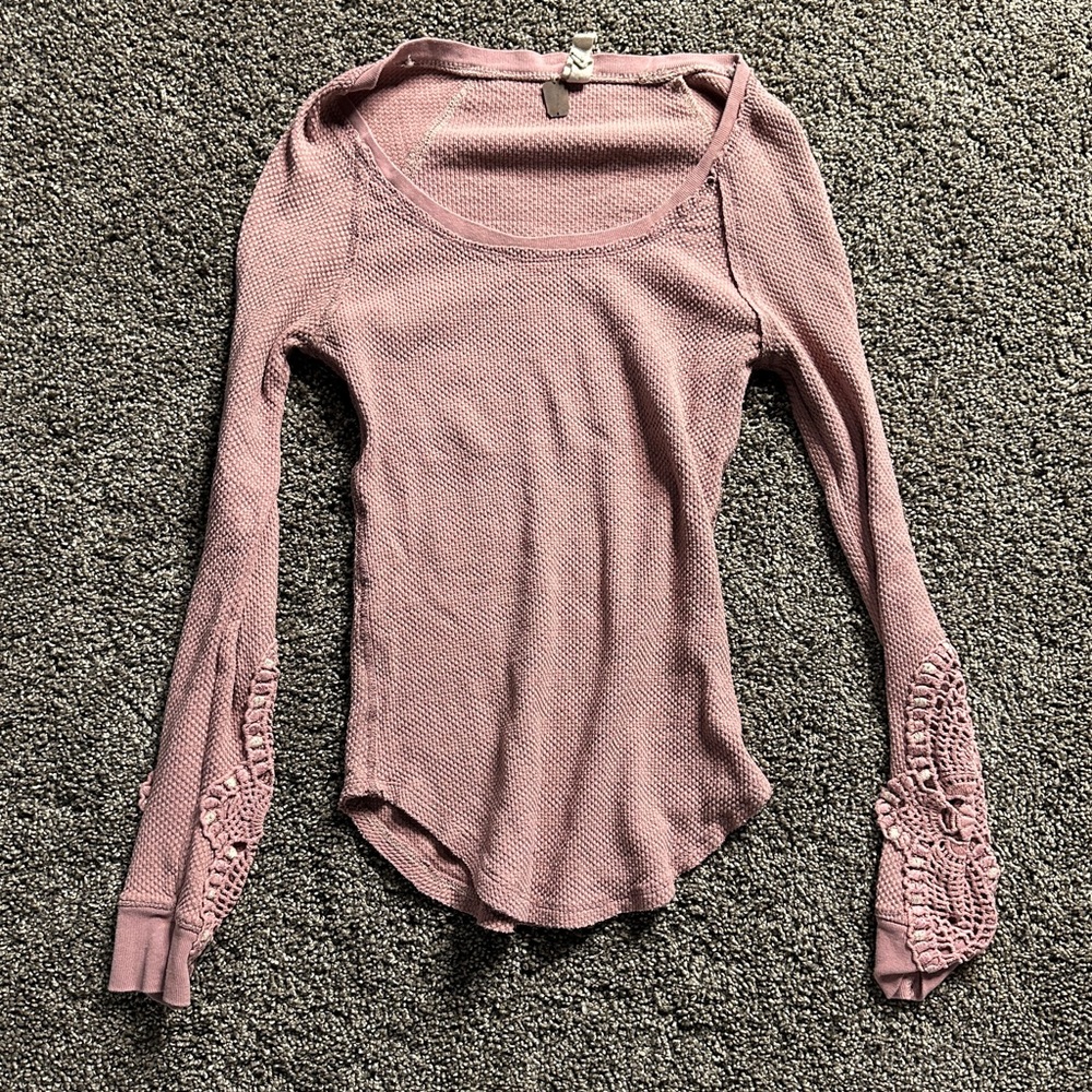 💕 Moving Sale! 💕 
Free people long sleeve thermal rare vintage